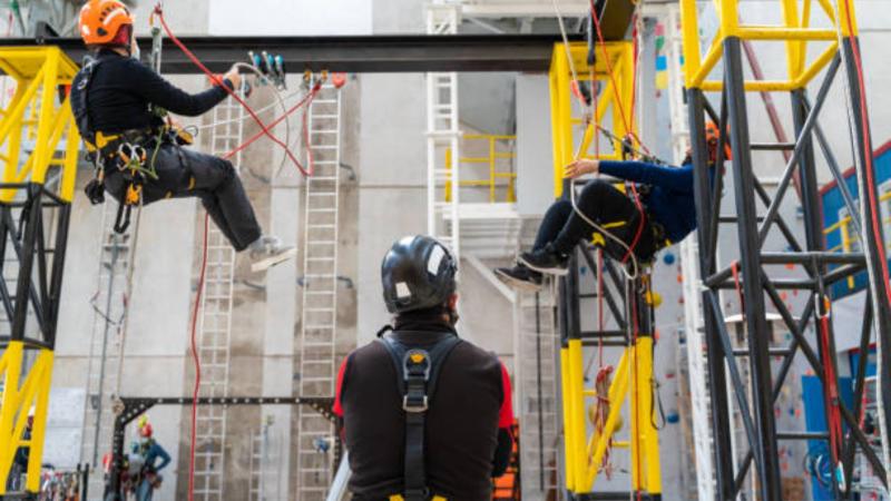Acesso por Corda Industrial: Eficiência e Segurança em Seu Ambiente de Trabalho Acesso por Corda Industrial: Eficiência e Segurança em Seu Ambiente de Trabalho