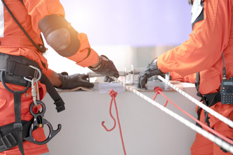 Acesso por Corda: Guia Completo para Segurança e Eficiência em Trabalhos em Altura