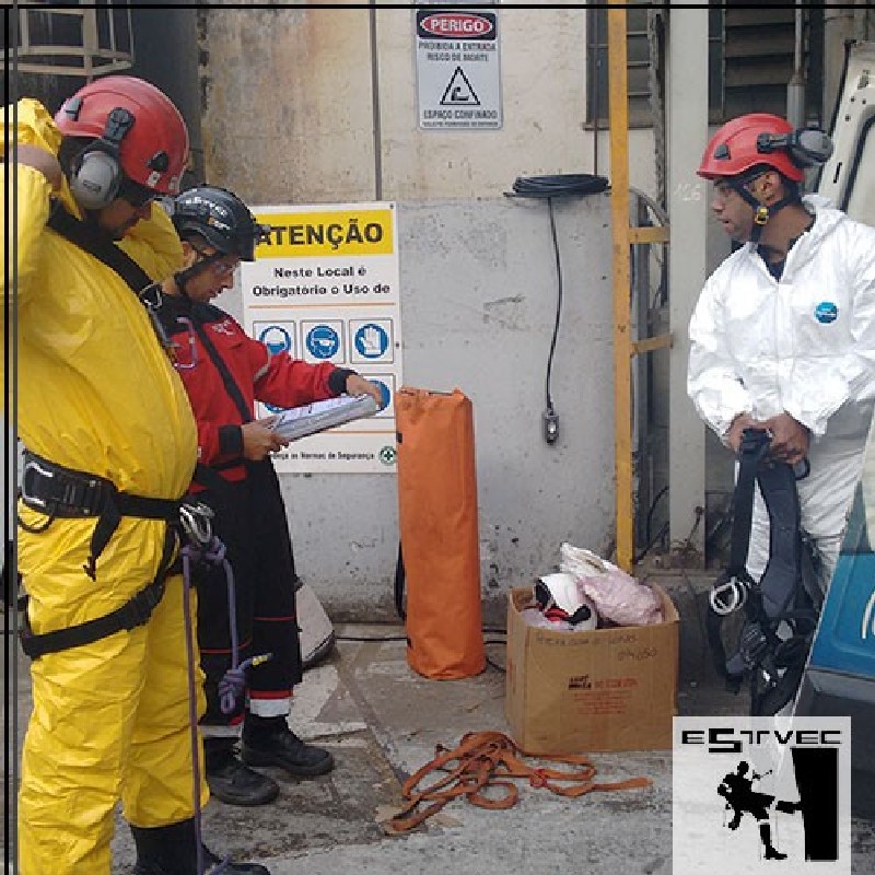 Empresa especializada em limpeza de silos