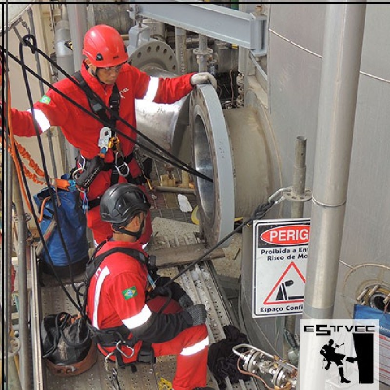 Resgate para trabalho em espaço confinado