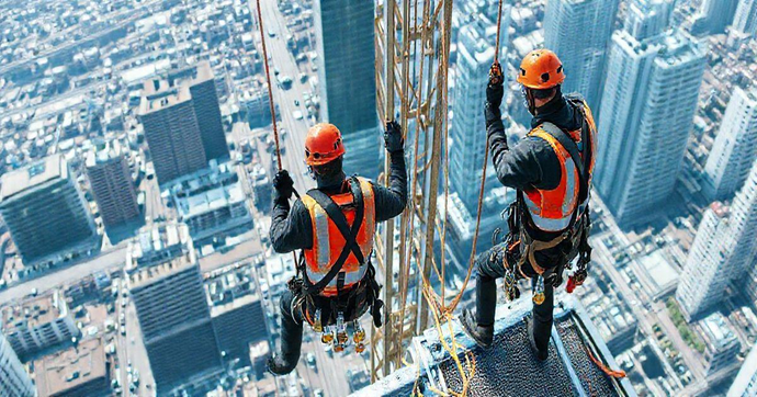 Resgate em Altura: Técnicas e Equipamentos Essenciais para Segurança e Eficiência Resgate em Altura: Técnicas e Equipamentos Essenciais para Segurança e Eficiência