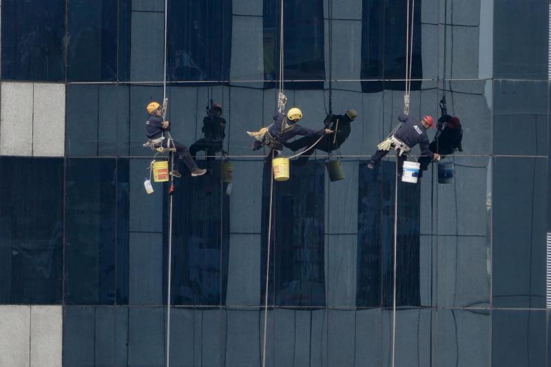 Acesso por Corda: Como Garantir Segurança e Eficiência em Ambientes Verticais Acesso por Corda: Como Garantir Segurança e Eficiência em Ambientes Verticais